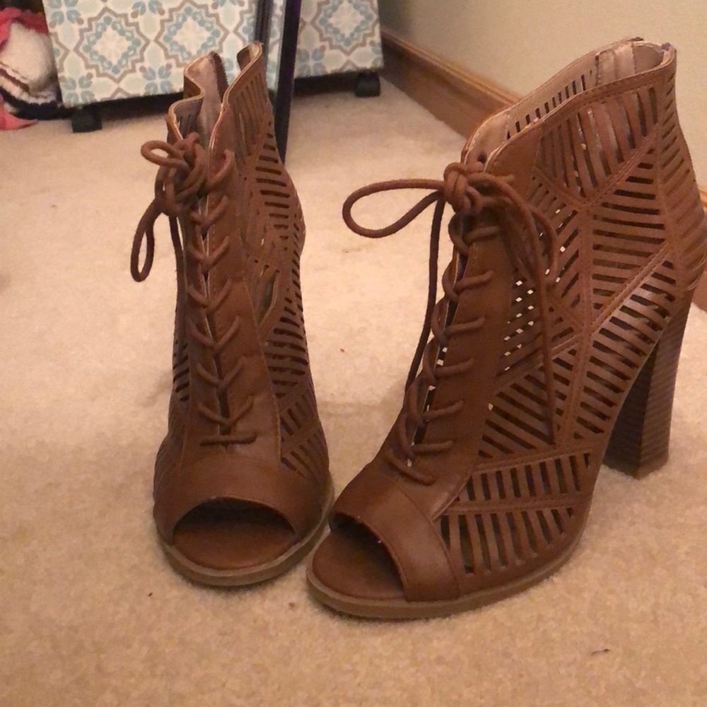 bootie/heels